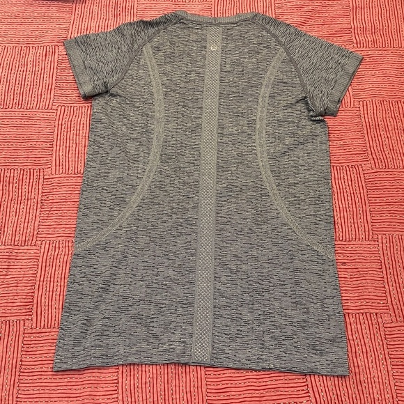 lululemon athletica women’s size 8 Heathered Gray Short Sleeve Tee - Picture 8 of 13